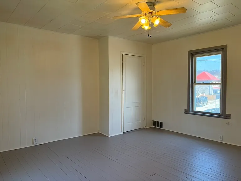 1011 Broadford Rd — Photo 8