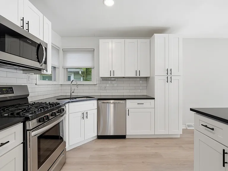 3175 McDowell St — Photo 13