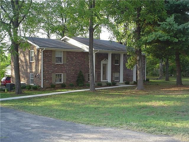 All Bridk home on great lot