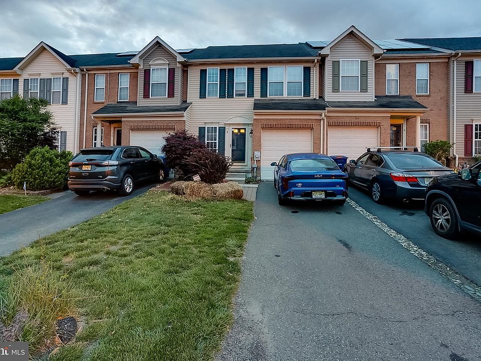 1st image of 8 Peppermint Dr