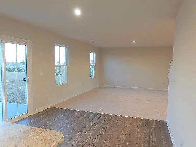 802 Effie Dr — Photo 5