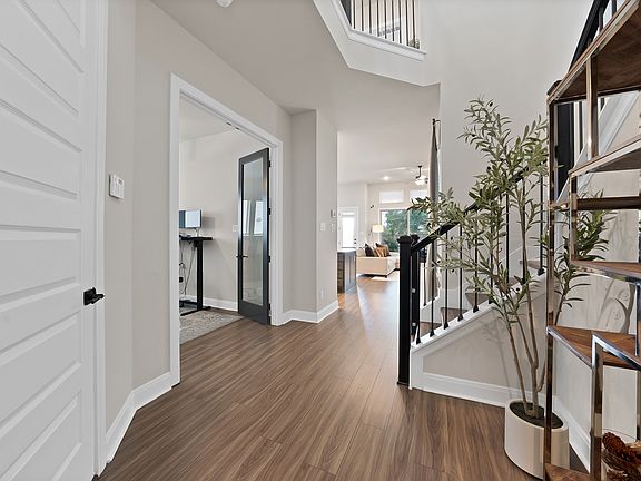 4th image of 2585 Four Roses Dr