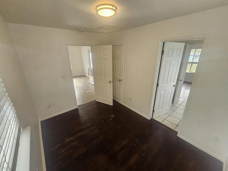 908 Pacific St — Photo 13