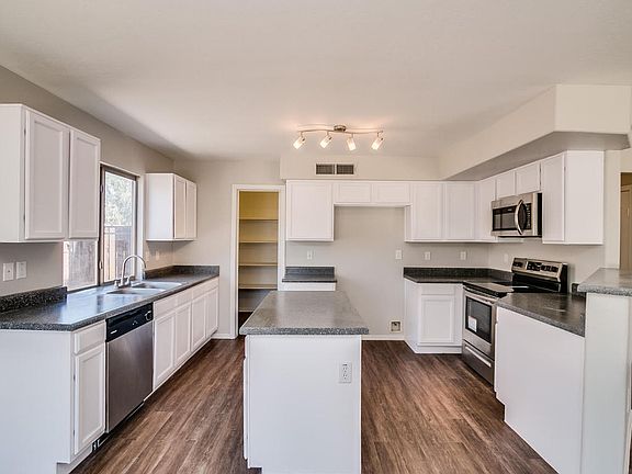 5th image of 471 W Scott Ave