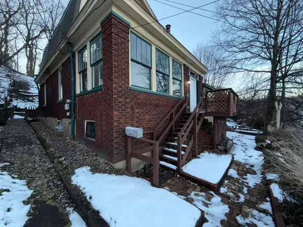 207 Singer Ave, Mc Kees Rocks, PA 15136