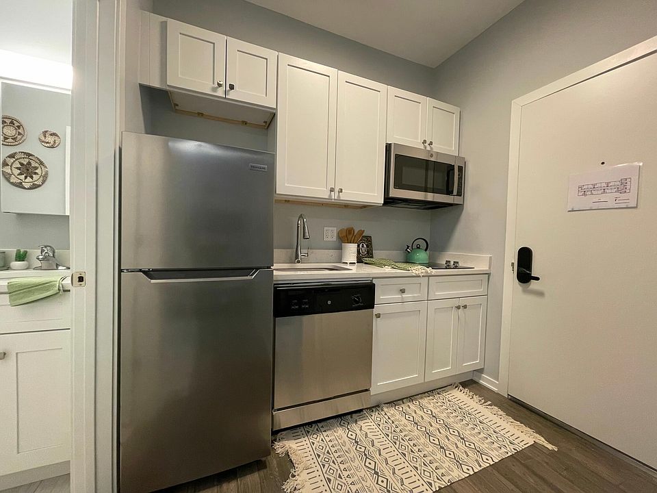 1st image of 5246 N Winthrop Ave #314