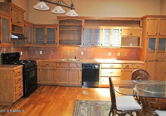 2nd image of 109 E Main St