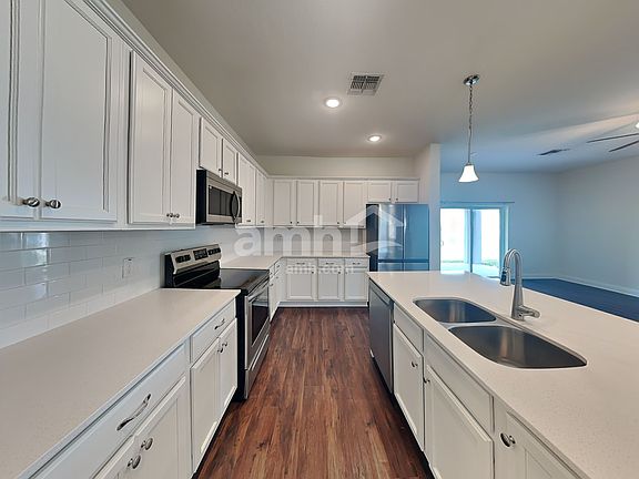 3rd image of 1103 Winter Stone St