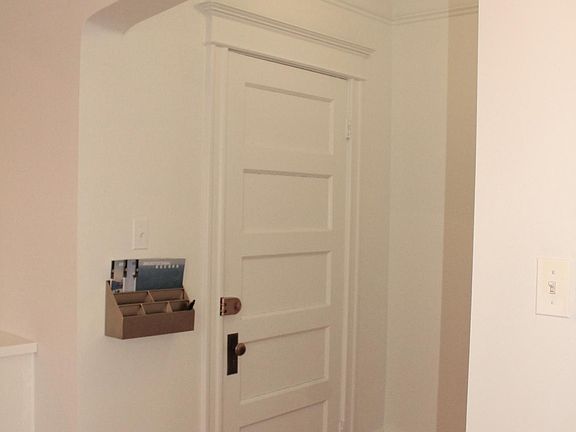 2nd image of 727 W Aldine Ave APT 2A