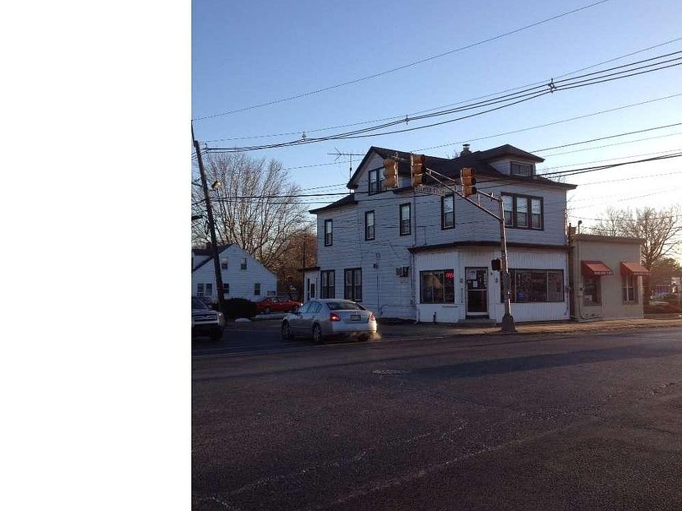2nd image of 1681 Hamilton Ave