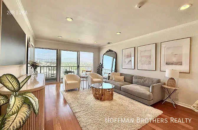 101 California Ave — Photo 1
