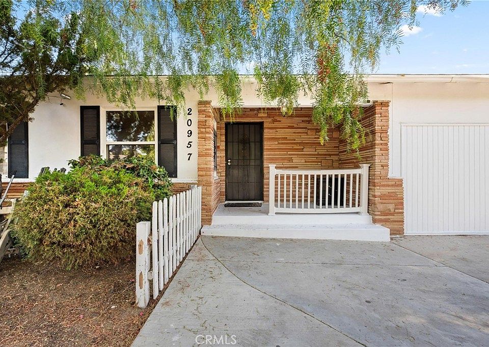 1st image of 20957 Community St