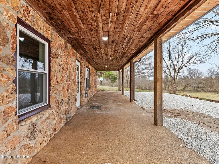 58 Riverside Ln — Photo 36