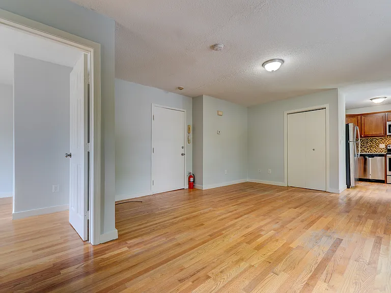 468 Mansfield St #8 — Photo 5