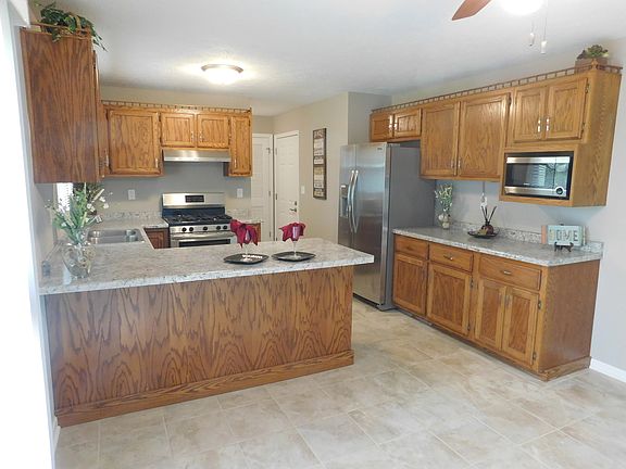 4th image of 667 W Bergera Rd