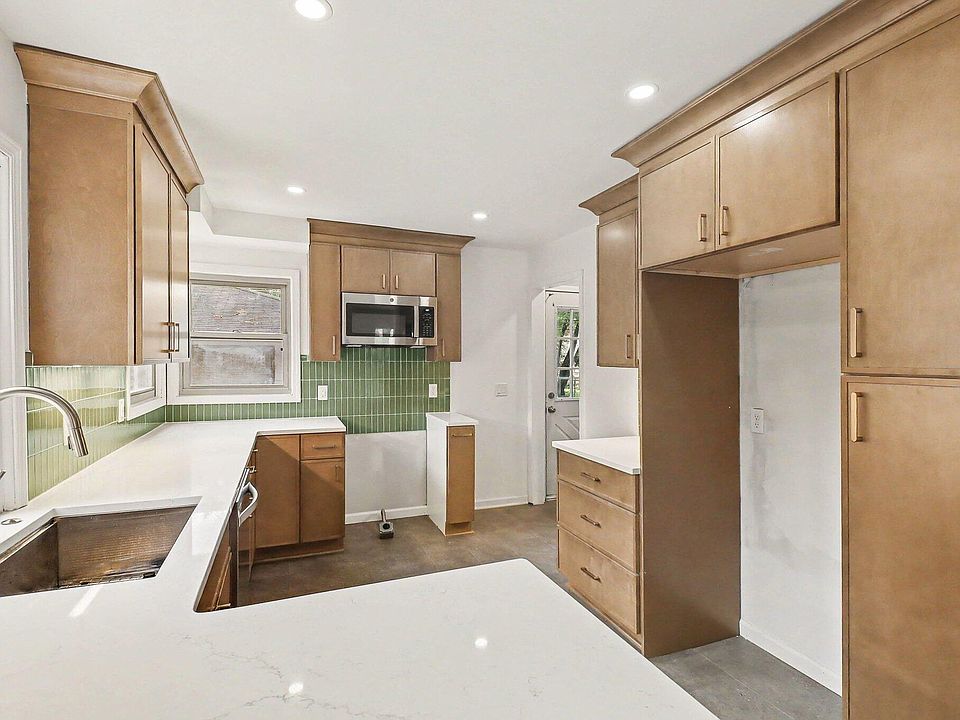 29687 Westfield St, photo 10