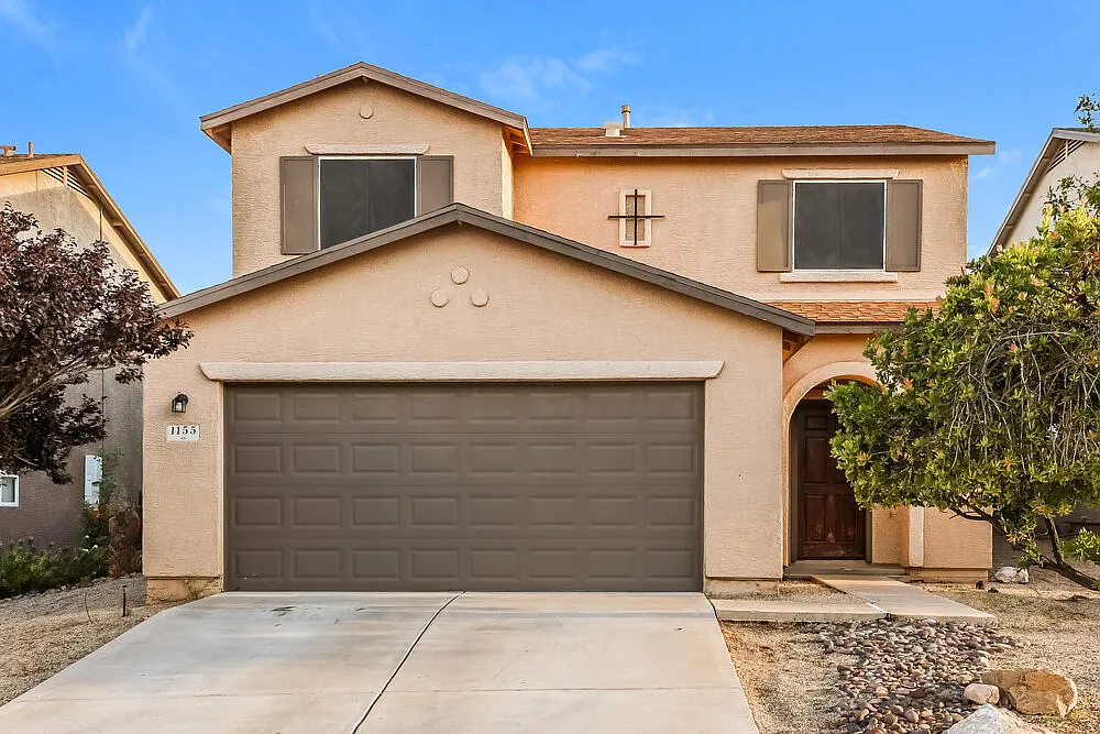 3 bed, 2.5 bath, 2010 sqft, $1,825 — Photo 1