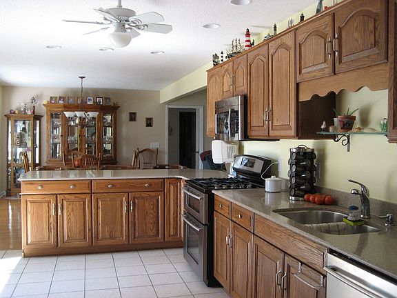 3rd image of 212 Country Club Dr SW