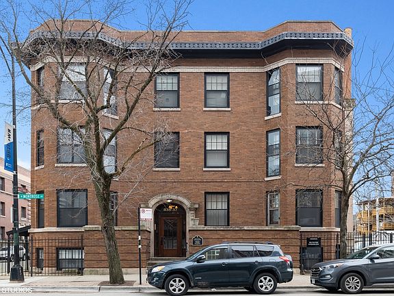 2nd image of 835 W Montrose Ave #202