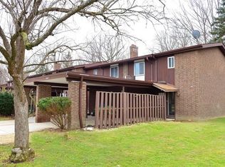 9478 Fernwood Dr #CONDO, Olmsted Falls, OH 44138