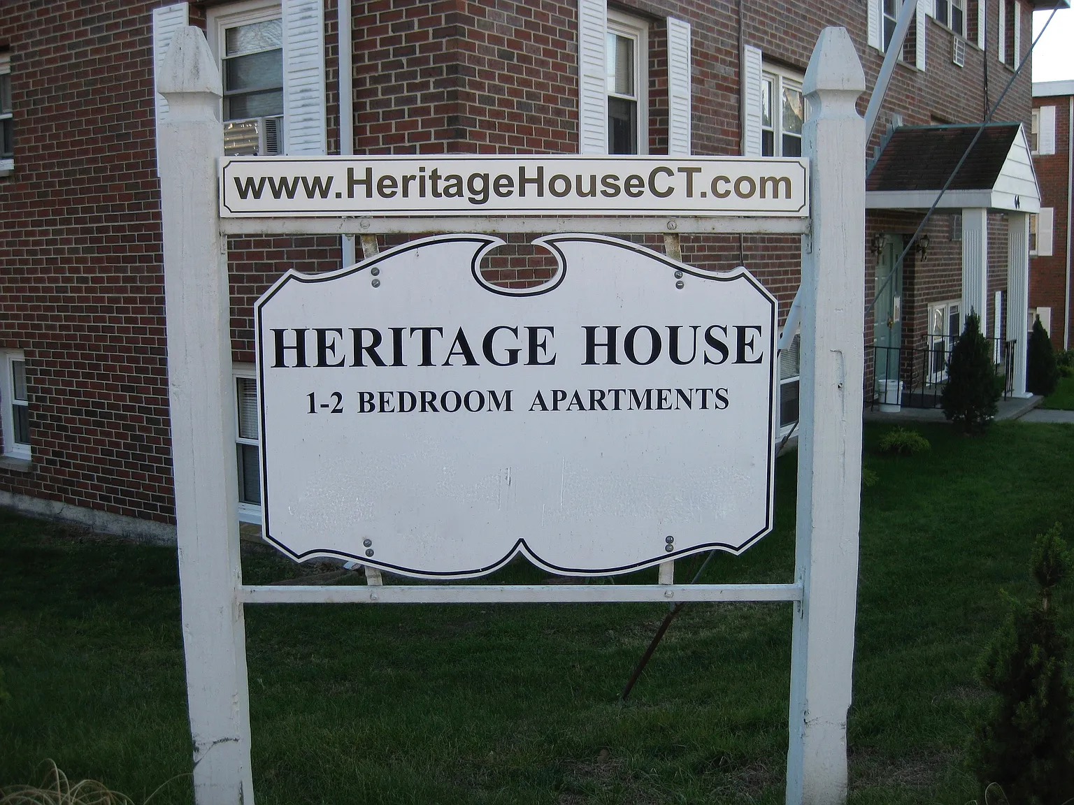 Heritage House Apartments — Photo 1