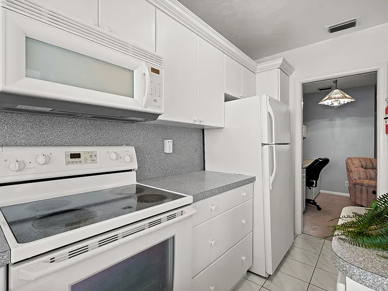 2100 NE 38th St #243 — Photo 15