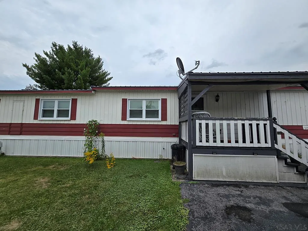 1031 Rosewood Dr photo 1