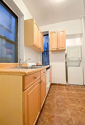 3rd image of 217 E 10th St APT 15