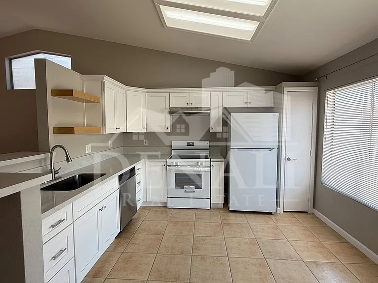 490 E Bart Dr — Photo 6