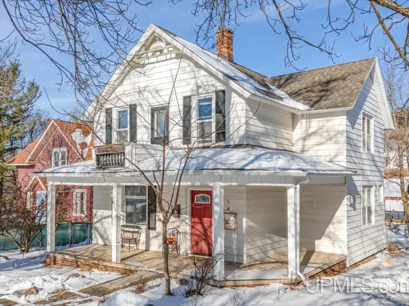 614 E A St, Iron Mountain, MI 49801