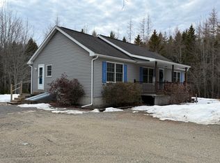 27 Oak Point Road, Harrington, ME 04643