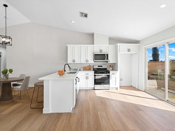 5th image of 728 E Avenue J6