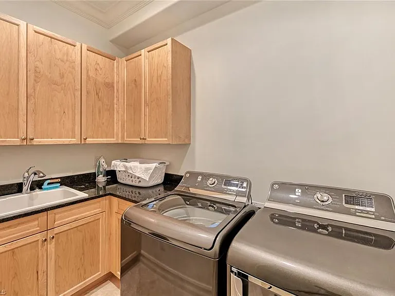 9683 Lipari Ct — Photo 20