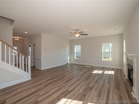 3rd image of 657 Amusement Dr