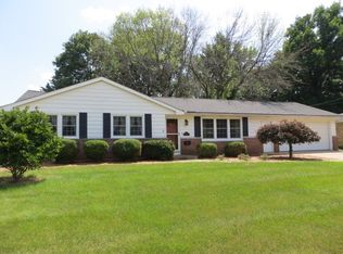 108 Lakeview Dr, Morton, IL