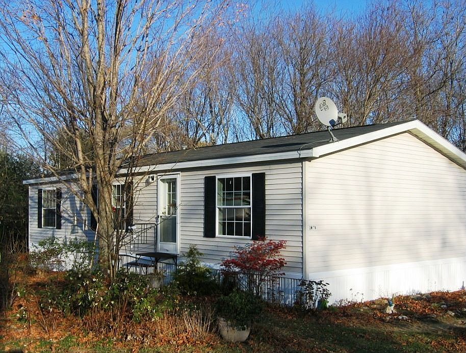 Great Corner Lot w/ Perennials!