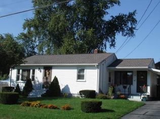 33 Van Buren St, Warwick, RI 02888