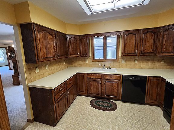 2nd image of 559 Chinook Dr