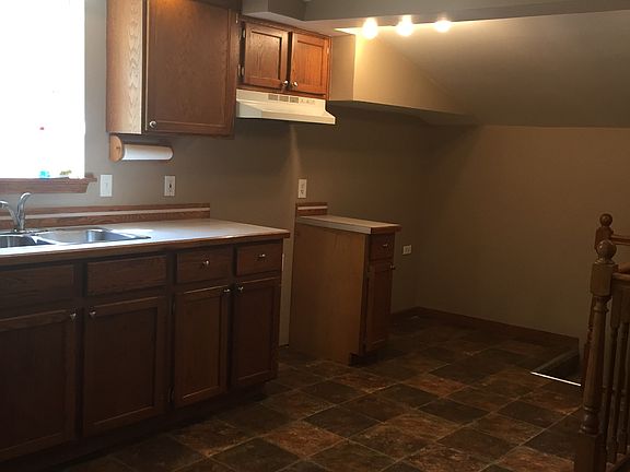 3rd image of 305 E Hart St