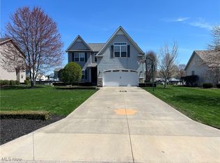 10535 Carrousel Woods Dr, New Middletown, OH 44442