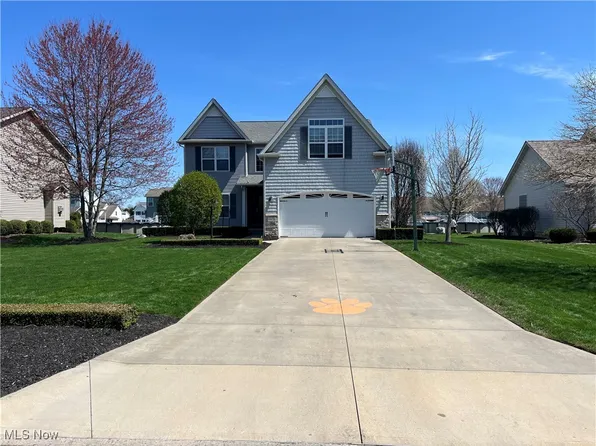 10535 Carrousel Woods Dr, New Middletown, OH 44442