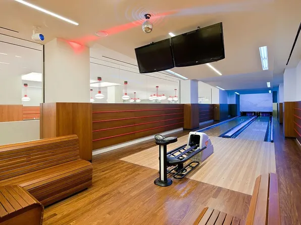 50 Riverside Boulevard image 13 of 16