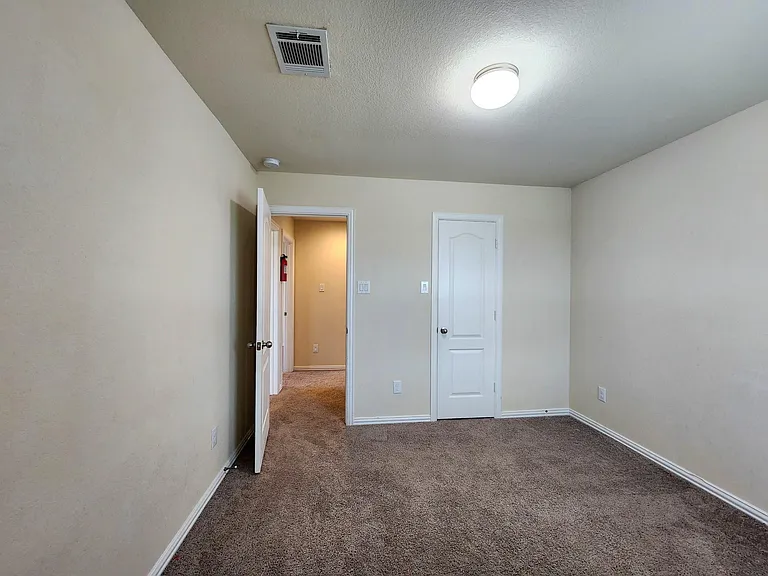 2119 Del Mar Dr — Photo 23