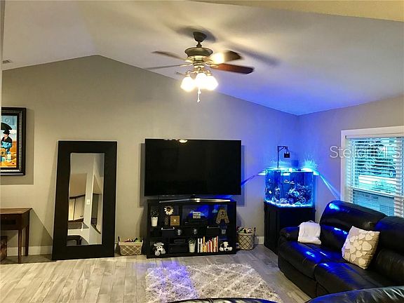 2nd image of 2721 Narcissus Dr