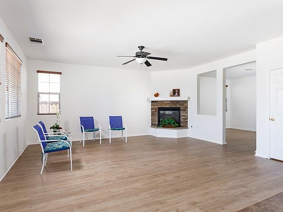 5th image of 41111 Portia St