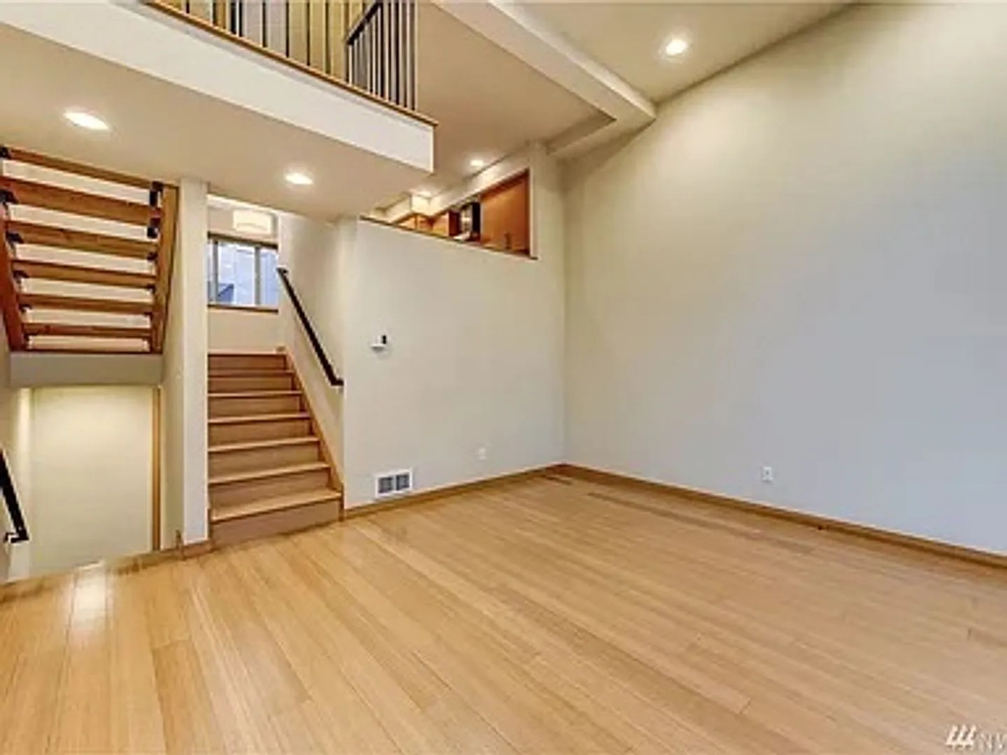 3BR WS Townhome w/ Oversized Windows! — Photo 2