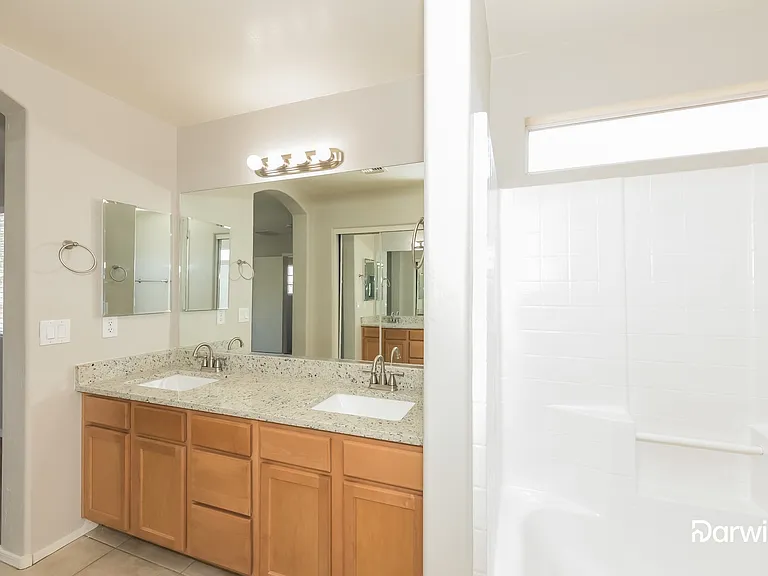2519 S 90th Dr — Photo 8