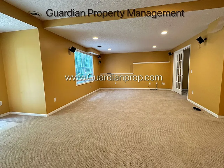 4046 Albany Cir — Photo 19