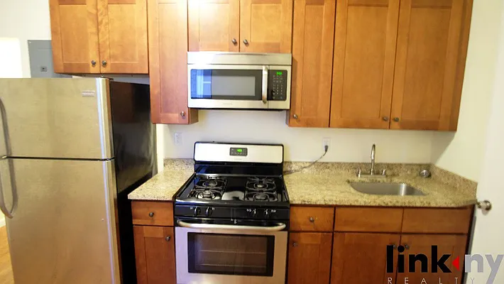 Rented by Link NY Realty | media 3