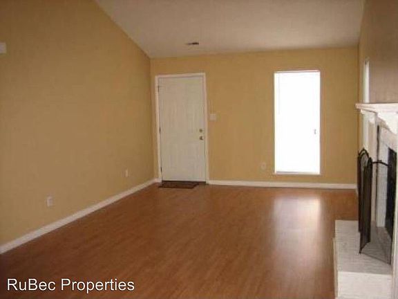 3rd image of 715 Cricketwood Ln